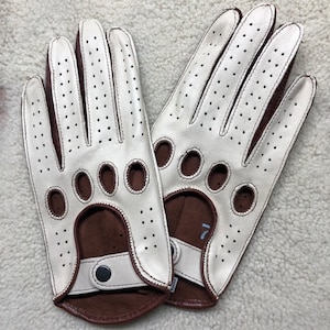women driving touchscreen gloves