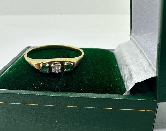 Beautiful 18ct Diamond and Emerald Ring UK Size T US Size 9 3/4
