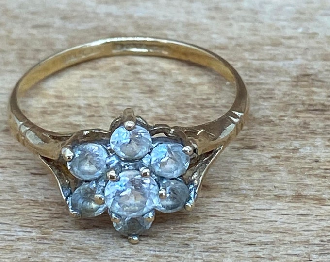 9ct Gold and Seven Stone Flower Ring Size P