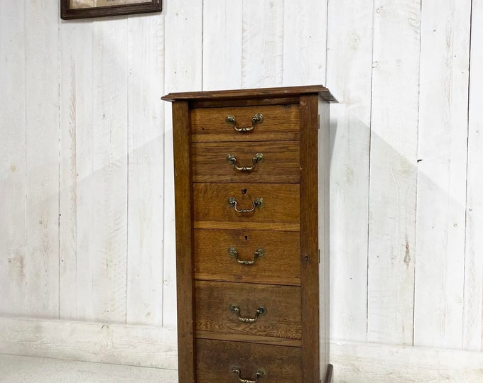 Oak Wellington Chest of Drawers with Keys