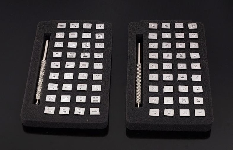 Jeu De 27 Poinçons Lettres 3mm (1/8') En Métal Dur 60-64 - Neuf Avec Boîtier Plastique
