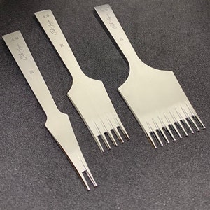 Może przedstawiać: Trzy srebrne narzędzia do szycia skóry z igłami o różnych rozmiarach. Narzędzia są oznaczone "Craftsy" i "4.0".