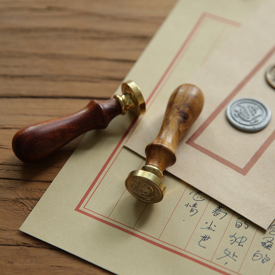 Cachet à Cire Lettre L - Tête En Laiton Amovible Sur Manche En Bois - Style Rétro
