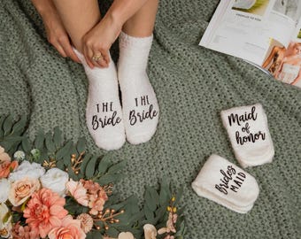 Socken für Brautjungfern, Geschenk für die Trauzeugin, flauschige Socken für die Brautparty, Socken für den Heiratsantrag der Brautjungfer, passende Socken für den Junggesellinnenabschied