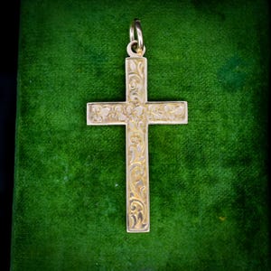 Antique 9ct Gold Floral Ivy Engraved Cross Pendant | Birmingham 1913