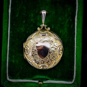 Antique Edwardian Engraved Round 9ct Gold Locket Pendant - Birmingham 1908