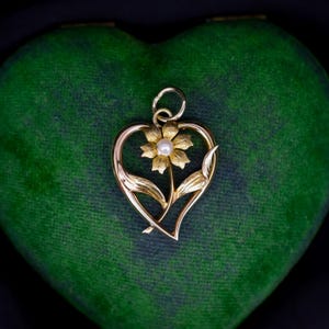 Antique Art Nouveau 15ct Gold Pearl Floral Heart Pendant