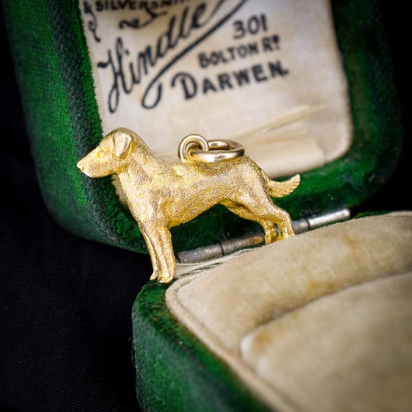 Vintage 9kt gouden hondenbedelhanger | Gedateerd 1956