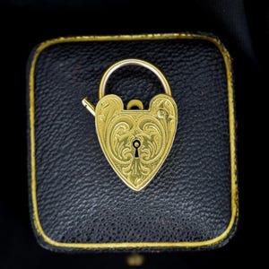 Vintage 9ct Yellow Gold Engraved Heart Padlock Charm Pendant