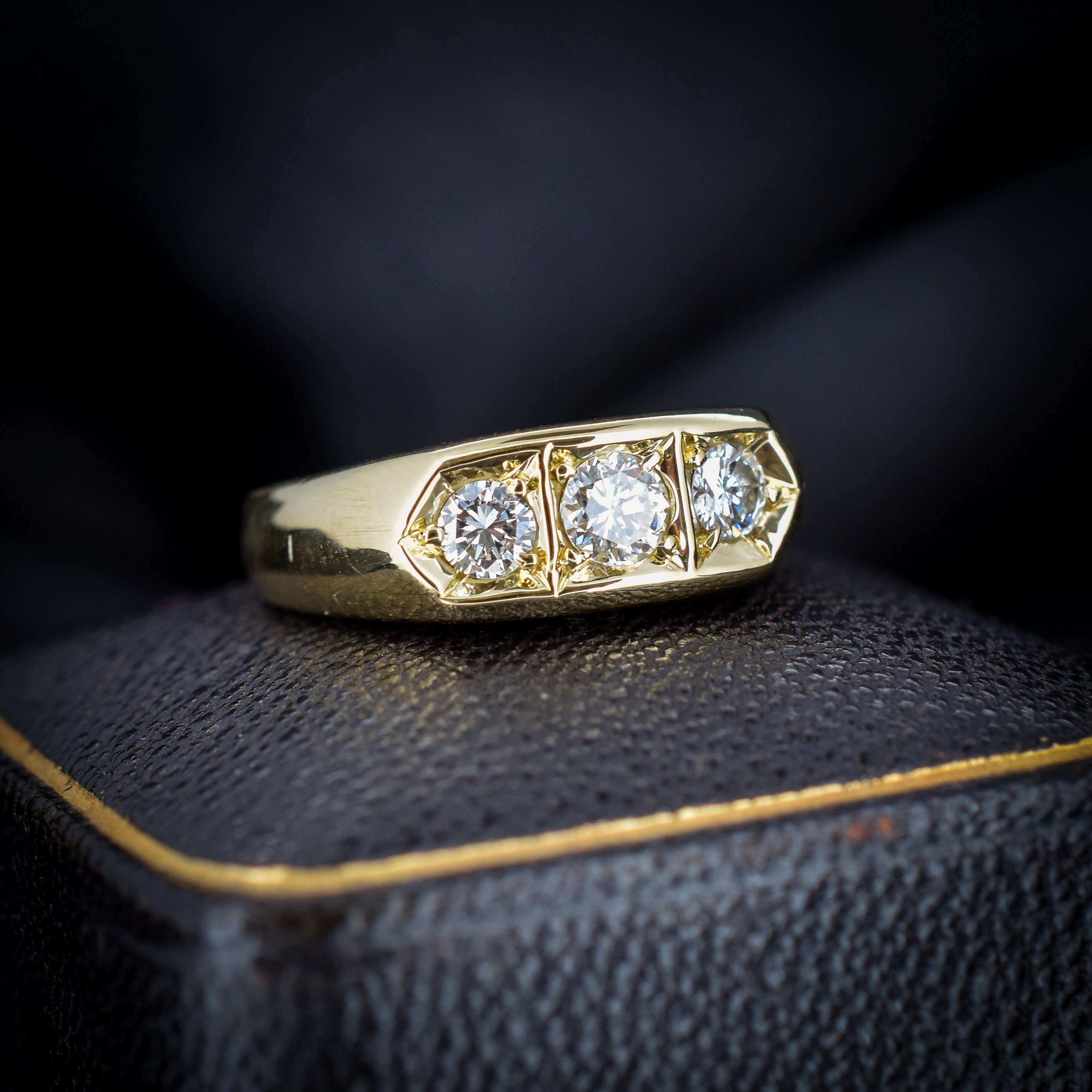 2025年 お歳暮・冬ギフト特集 Vintage Band Chunky Gold Yellow 18ct Stone Three Diamond アクセサリー