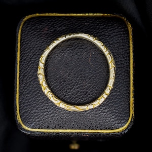 Antique Large Georgian 12ct Gold Engraved Split Ring, 25mm