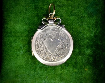 アンティークビクトリア朝様式の9カラットゴールドシェーカーロケット