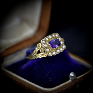 Anillo dorado de oro amarillo de 18 quilates con halo de perlas y amatistas / Estilo georgiano antiguo