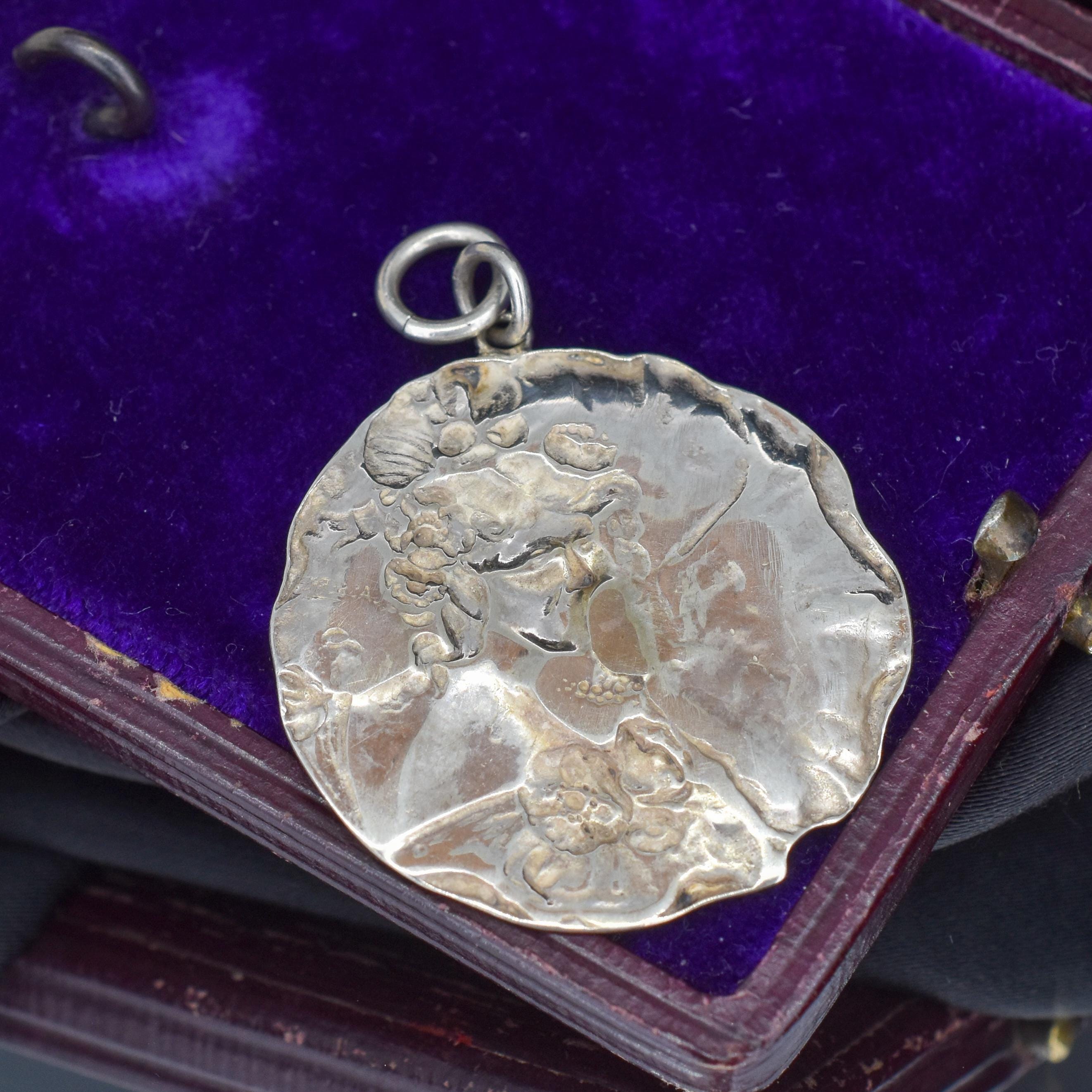 ART NOUVEAU 1900 - Gros pendentif métal argenté et ... - eBay