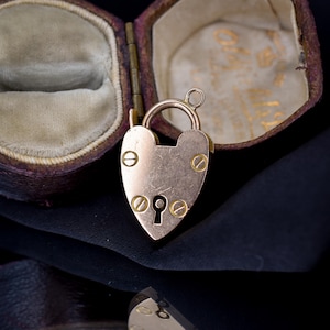 Antique Edwardian 9ct Gold Plain Heart Padlock Pendant
