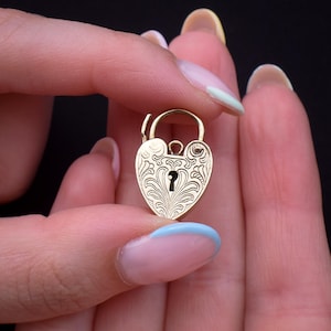Vintage 9ct Yellow Gold Engraved Heart Padlock Charm Pendant