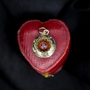Antique Victorian 9ct Gold Garnet Round Charm Pendant