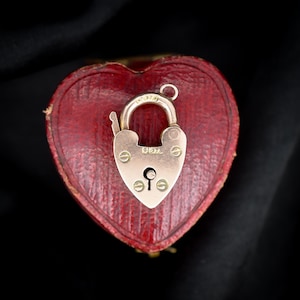Antique Edwardian 9ct Gold Heart Padlock Pendant | Chester 1906