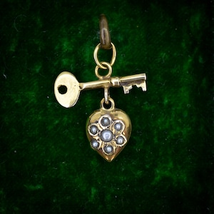 Colgante antiguo de oro amarillo de 9 quilates con el dije «Llave de mi corazón»