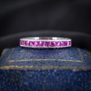 Art-Deco-Stil 1,9 Karat Pink Rubin Platin Hochzeit Bandring