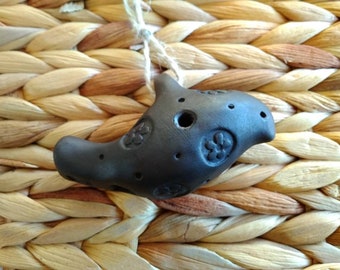 Silbato de pájaro de cerámica Pequeño pájaro Ocarina Clay Whistle Regalo para niños Colgante Bird Whistle Handmade Clay Whistle Ceramic Toy Wind Instrument
