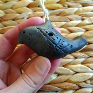 Clay Bird whistle. Little bird pendant ocarina with botanical print. Ceramic whistle. Gift for kids. Handmade toy wind instrument