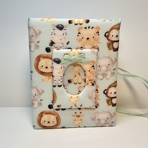Bellissimo album fotografico per bambini in tessuto - Per ragazzo o ragazza - Animali della giungla - Contiene 100 foto 4x6 - Regalo unico per bambini