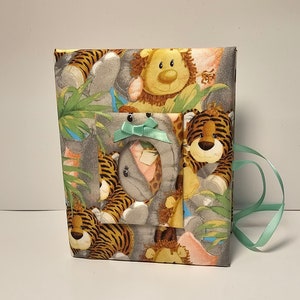 Bellissimo album fotografico in tessuto per bambini - per maschietti o femminucce - animali della giungla - contiene 100 foto 4x6 - regalo unico per neonati