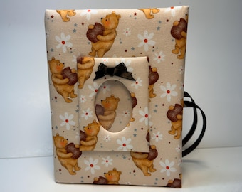 Süßes Winnie Puuh Fotoalbum mit Gänseblümchen und Honigtopf - Perfektes Geschenk!  Hält 100 4x6 Fotos - Handgemacht