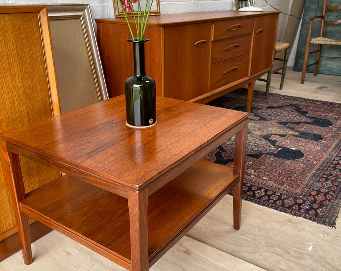 High Quality Solid Teak Vintage Mid-Century Modern Side Table / End Table / Coffee Table / Bedside Table