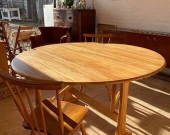 Gorgeous Vintage Ercol Dining Table - Oval