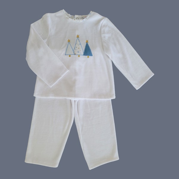 Pyjama de Noël en jersey velours blanc avec appliqué sapins dans les tons bleus