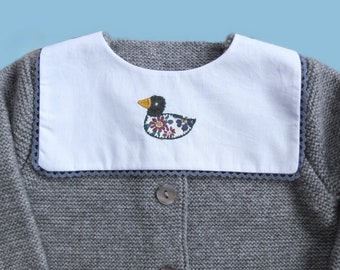 Faux col plastron blanc avec appliqué canard, col amovible