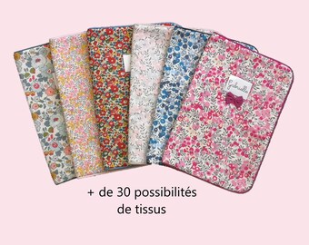 Protège carnet de santé bébé fille en Liberty, 40 tissus au choix, personnalisable