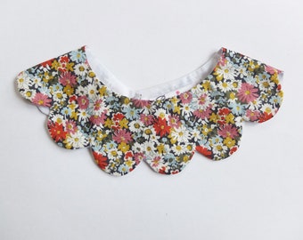 Removable petal-shaped collar in Libby blush liberty