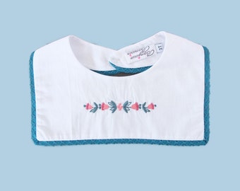 Fake white bib collar with floral embroidery and lace, removable collar