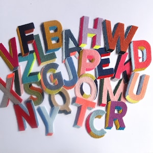 Patchs lettres tricolores à thermocoller, écussons alphabet, une infinité de combinaisons de couleurs, 4 tailles