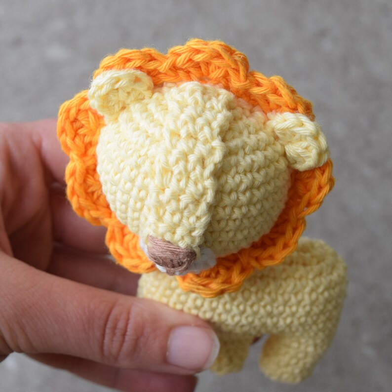 de, en H\u00e4kelanleitung Amigurumi Leo L\u00f6we