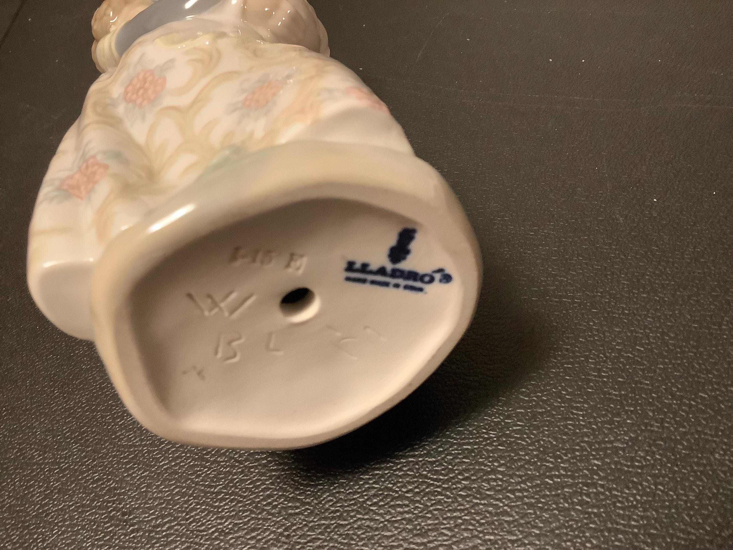 引退したリヤドロ バレンシア 女の子 フィギュア #4841 - 7インチ