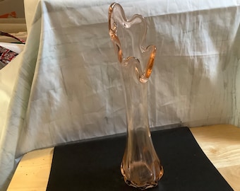 Vintage glazen gedraaid glas circa 1950. Roze meet 10,75" op het hoogste punt.