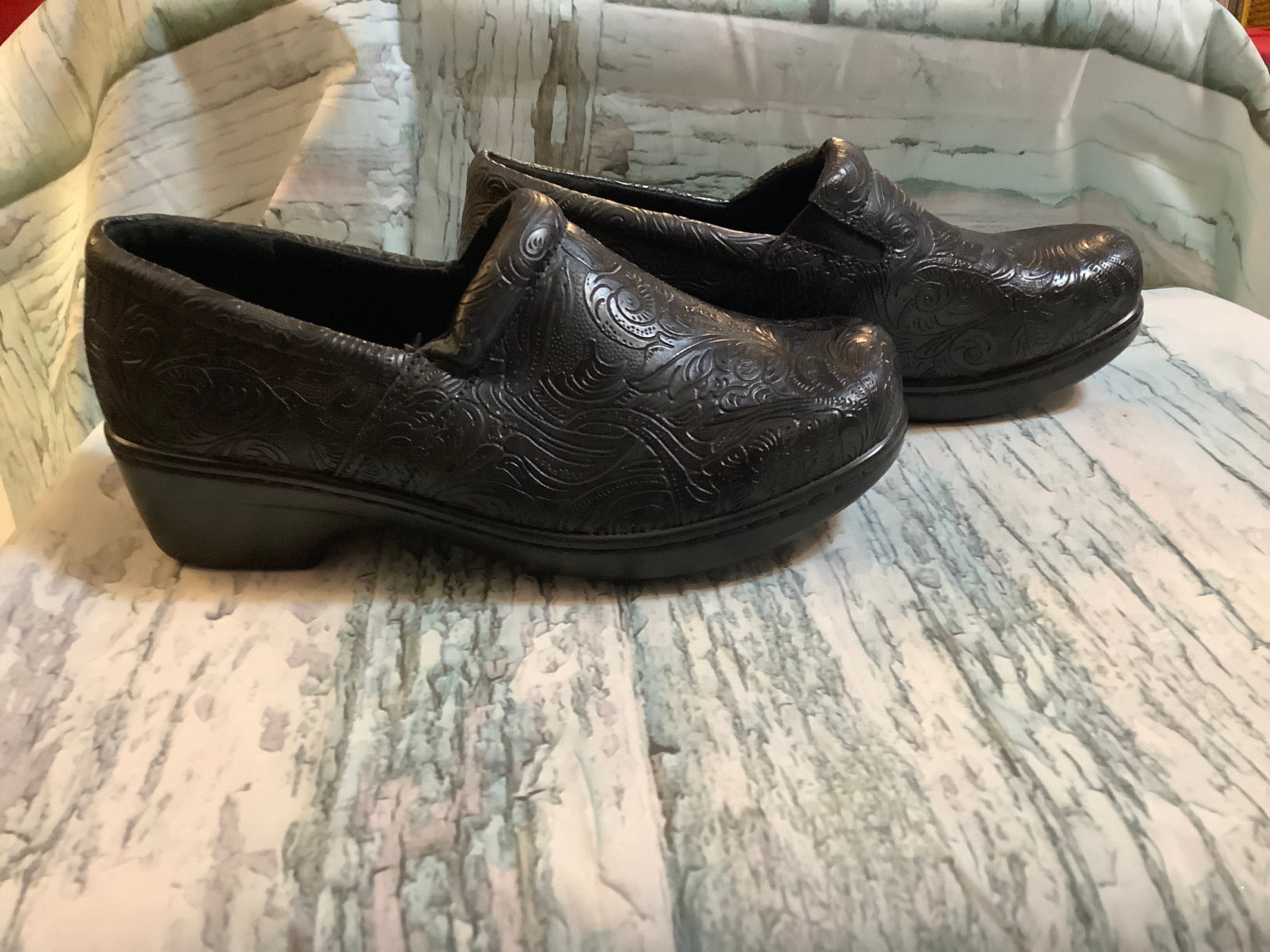 Yuu shoes slip clearance on