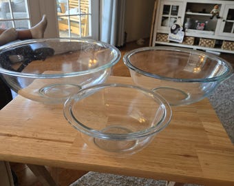 Set of 3 Clear Pyrex Mixing Bowls #322, 325, 326, Great Vintage Condition. Blue Tint 1.5 qt, 2.5 Qt, and 4 Qt.