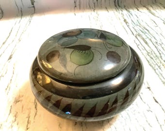 Vintage aardewerk, deksel met bloementhema, snuisterijdoosje gemaakt in Mexico