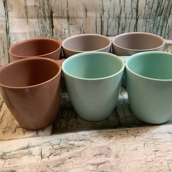 Set of 6 Harmony House Cups in the “Today” pattern made of Melmac