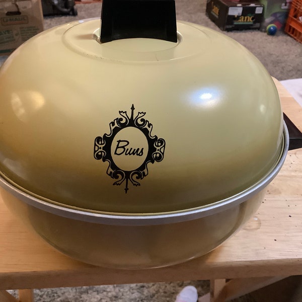 Vintage Gold West Bend Serving Oven. All pieces are in Excellent Vintage condition