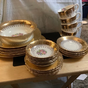 Set of Homer Laughlin Vogue Dinner Ware. There are measurements in comments 28 pieces total