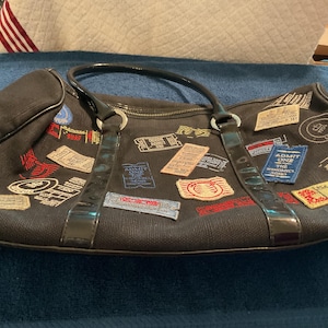 Cartera con asa superior Lulu Guinness. 14" de ancho