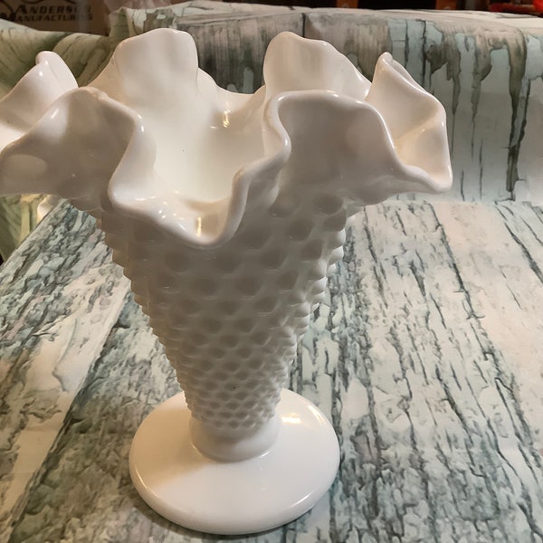 Beautiful Fenton hobnail milk, glass ruffled rim base