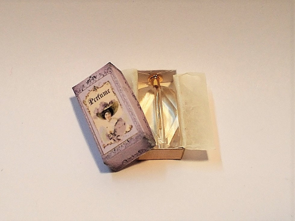 Gli aromi sono Vintage. Miniature. Miniature di Profumi da Donna - Italia