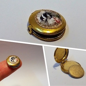 Dollhouse cosmetic-powder puff,compact/rouge pot 1/12th Miniature
